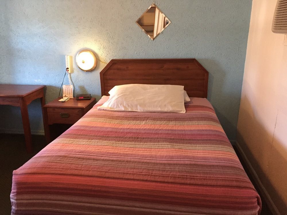 Cooper Motel Tuscola Екстериор снимка